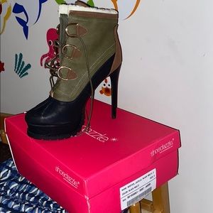 Shoe dazzle Booties, Jazelle black multi